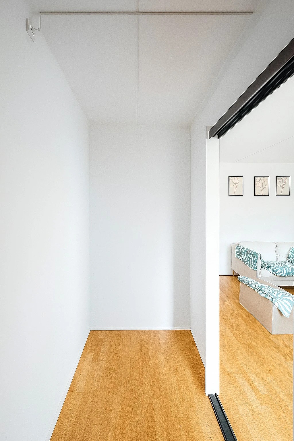 EXTRA ROM SOM KAN BRUKES SOM KONTOR, GARDEROBE OG MYE MER. 5 KVM 